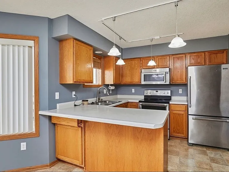 221 N Cherokee Dr — Photo 4