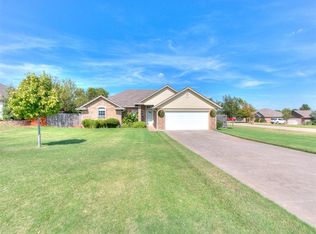 1253 Misty Dr NW, Piedmont, OK 73078