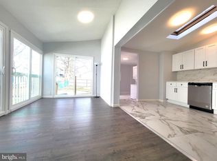 605 W 3rd St, Florence, NJ 08518