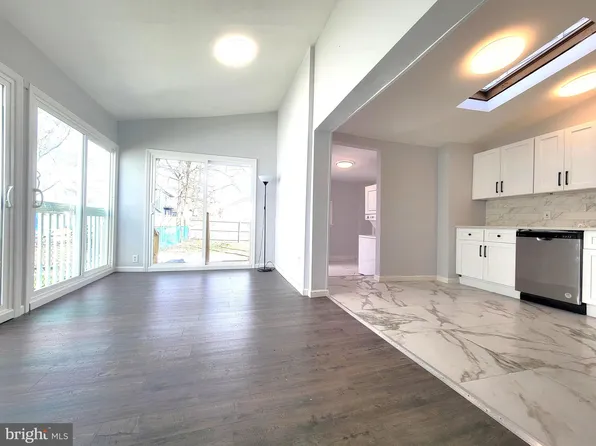 605 W 3rd St, Florence, NJ 08518