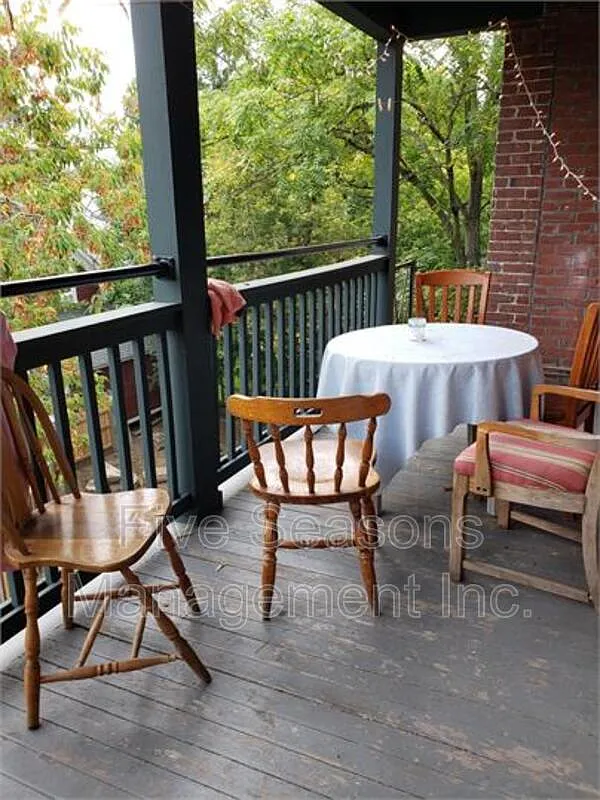 4 bed, 2.0 bath, 1100 sqft, $4,100 — Photo 4