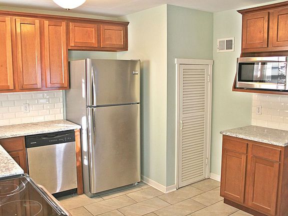 3rd image of 101 W 90th St