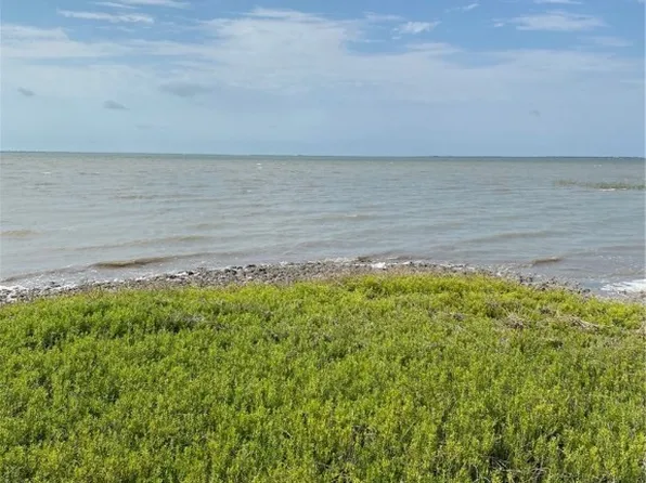 2510 1st St, Bayside, TX 78340