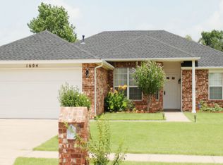 1604 SE Pinewood Dr, Lawton, OK 73501