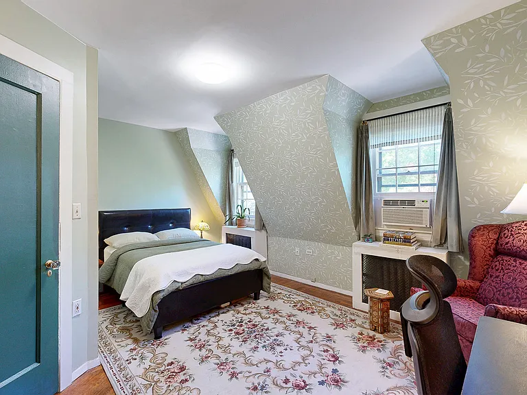 291 Burns St #2 — Photo 12