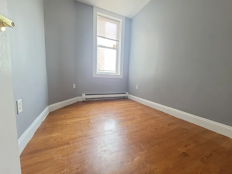 305 49th St #14E — Photo 3