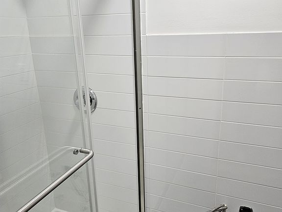 5th image of 216 Huron St APT 4L