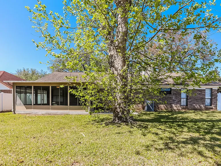 11690 Cherry Bark Dr W — Photo 16