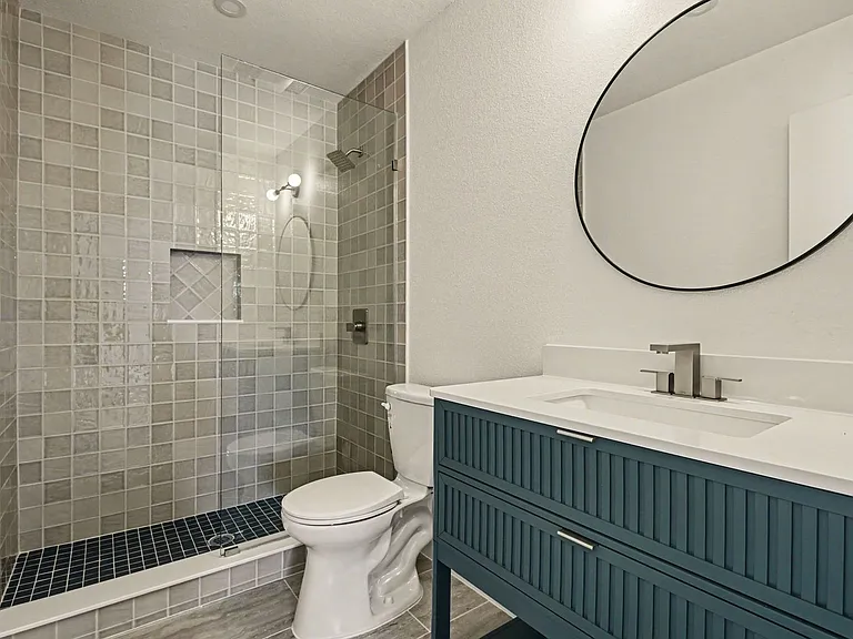 2103 Mistletoe Ave — Photo 13