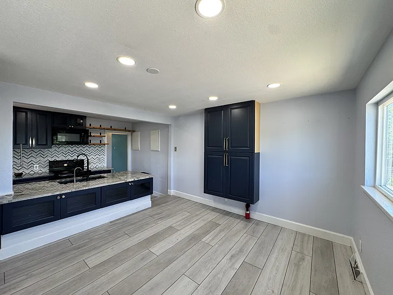 2745 W Archer Pl — Photo 12