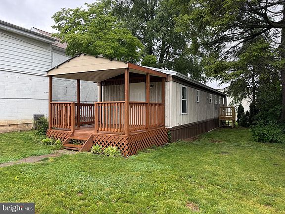 2nd image of 1104 W Elm Ave