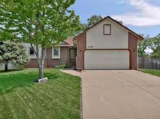 2520 N Pine Grove Cir, Wichita, KS 67205