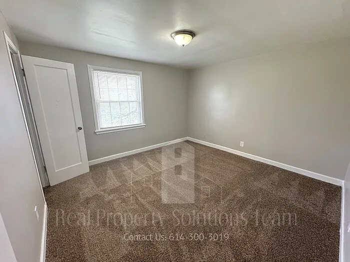 1079 S James Rd — Photo 11