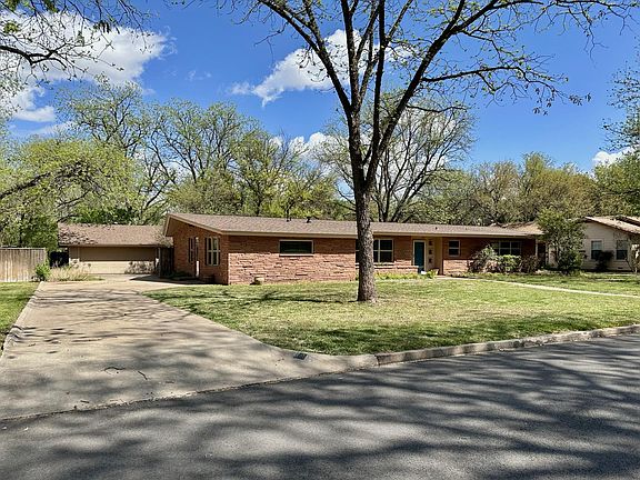 2nd image of 825 Rivercrest Dr