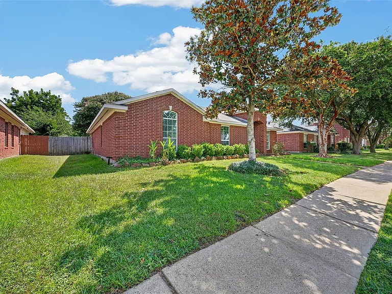 15307 Flemington Ave — Photo 3