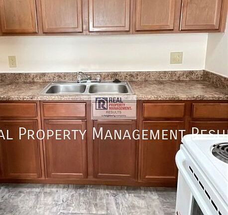 3rd image of 1002 20th St APT 13