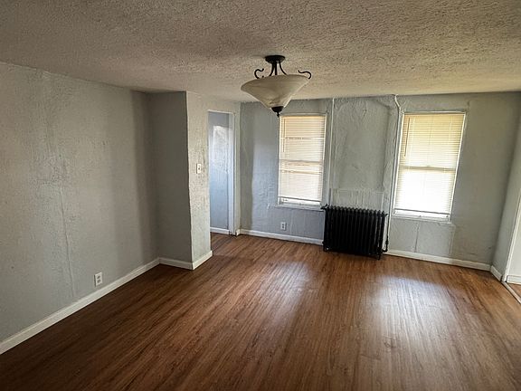 4th image of 129 Clover St Floor 1