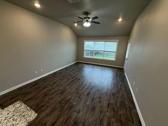 3rd image of 3223 Kickapoo Dr