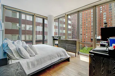 Rented by R New York