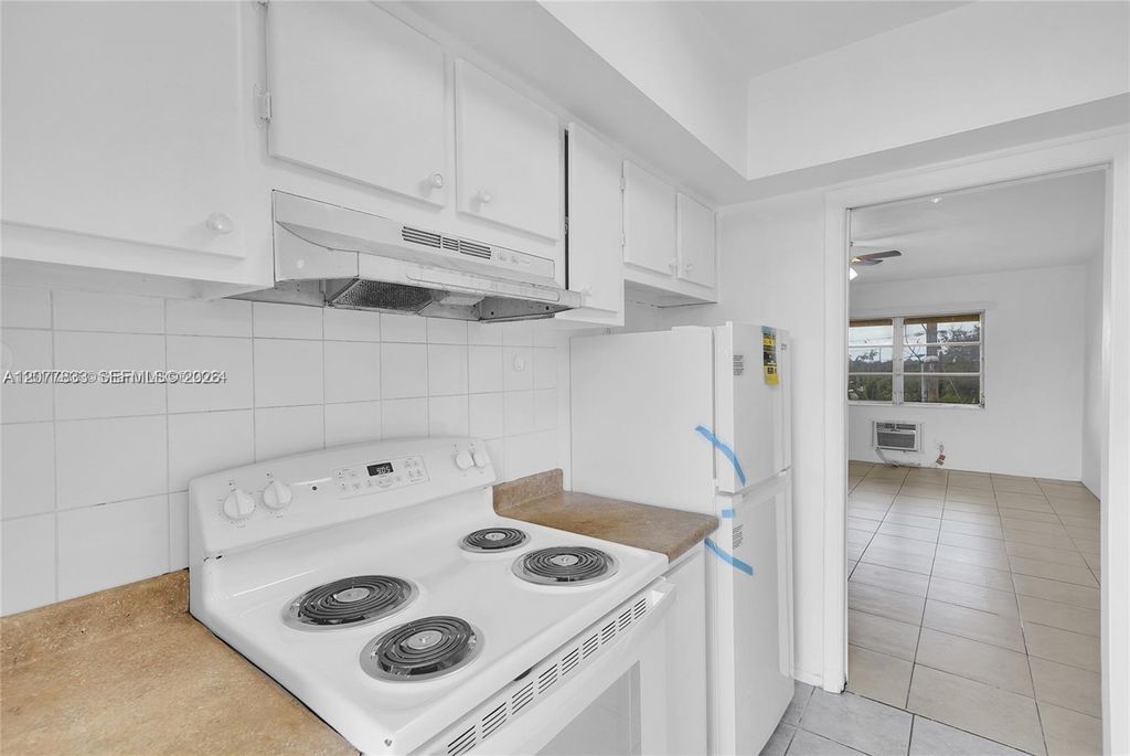 1050 E Sample Rd APT 309, photo 5