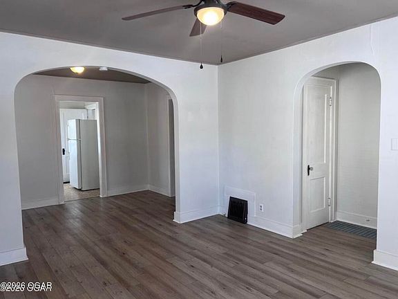 5th image of 1144 S Main St