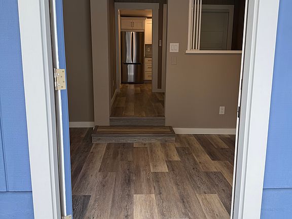 3rd image of 1007 1/2 E Emma St