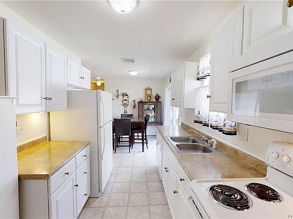 5th image of 13924 Cypress Dr