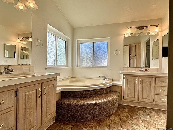 2nd image of 471 Circle Dr #270