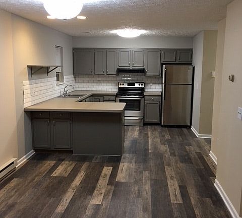 2nd image of 110 Falling Water Cir