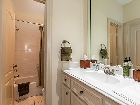 5th image of 1403 Hyde Park Blvd #C