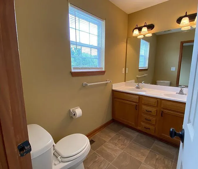 422 NE Wolf Creek Dr — Photo 7