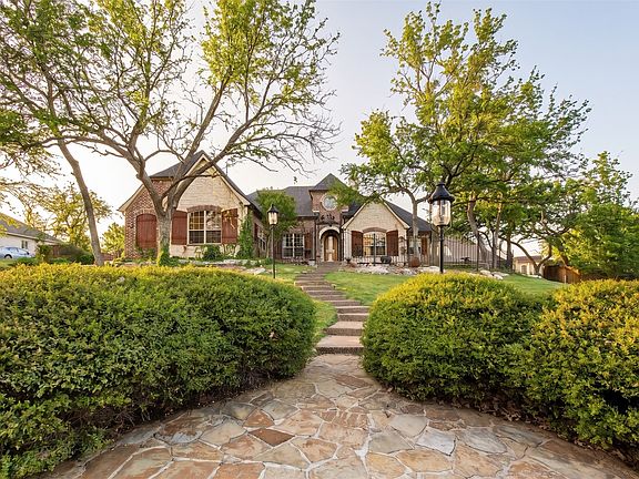 3rd image of 2609 Fair Oaks Cir