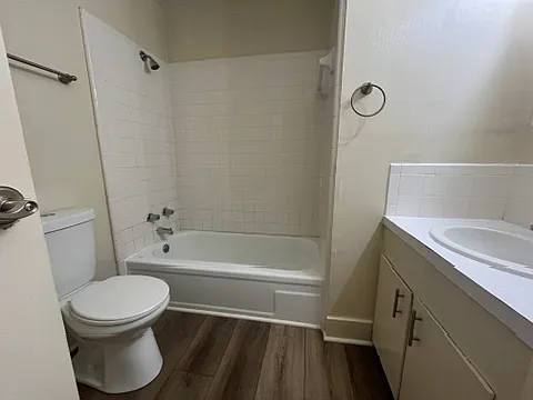 Crestwood Apartments — Photo 20