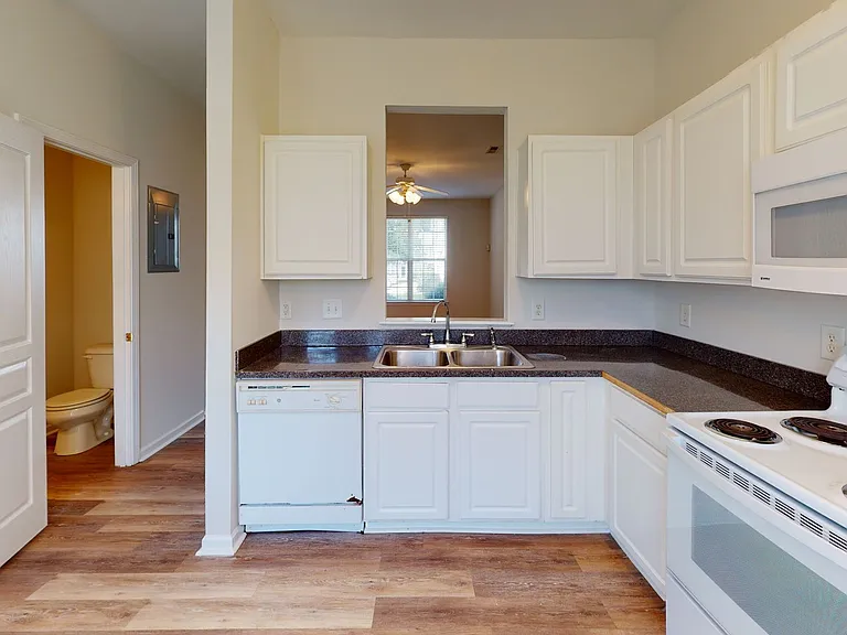 5545 Seths Dr — Photo 7