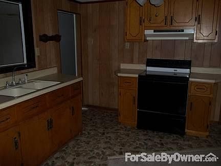 Kitchen
						:
						All appliances included .