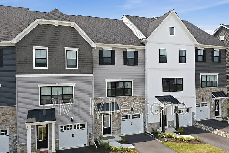 4 bed, 3.5 bath, 2180 sqft, $3,100 — Photo 4