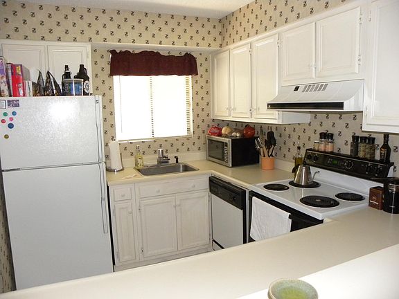 4th image of 10 Pine Tree Rd #219