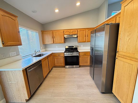3rd image of 1433 Iron Springs Dr