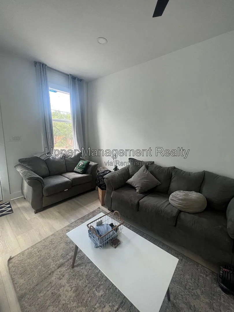 5 bed, 2.0 bath, $4,500 — Photo 2