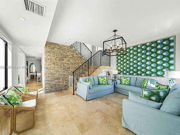 3rd image of 6001 SW 28th St