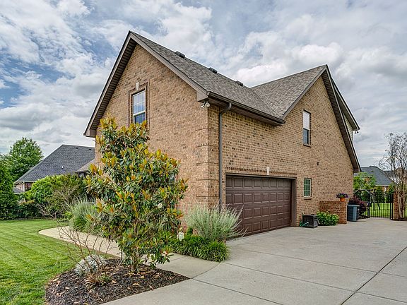 5th image of 569 Osborne Ln
