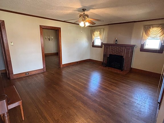 Spacious living room