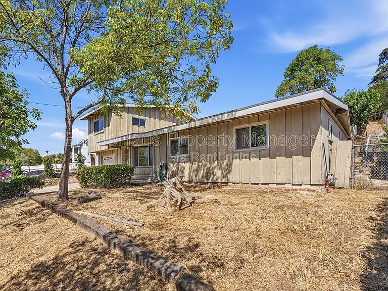 7562 Zemco Dr — Photo 4