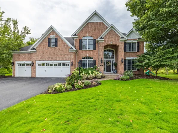 15 Loch Loyal Ct, Penfield, NY 14526