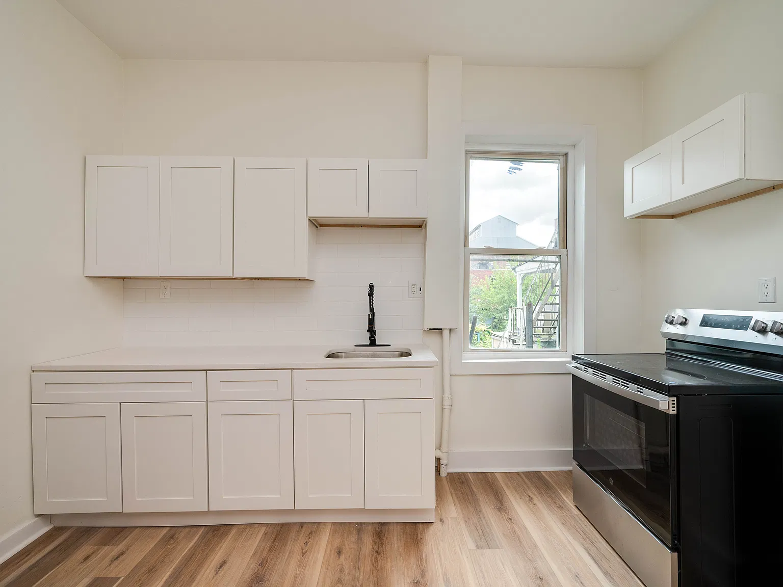1 bed, 987 sqft, $1,100 — Photo 3