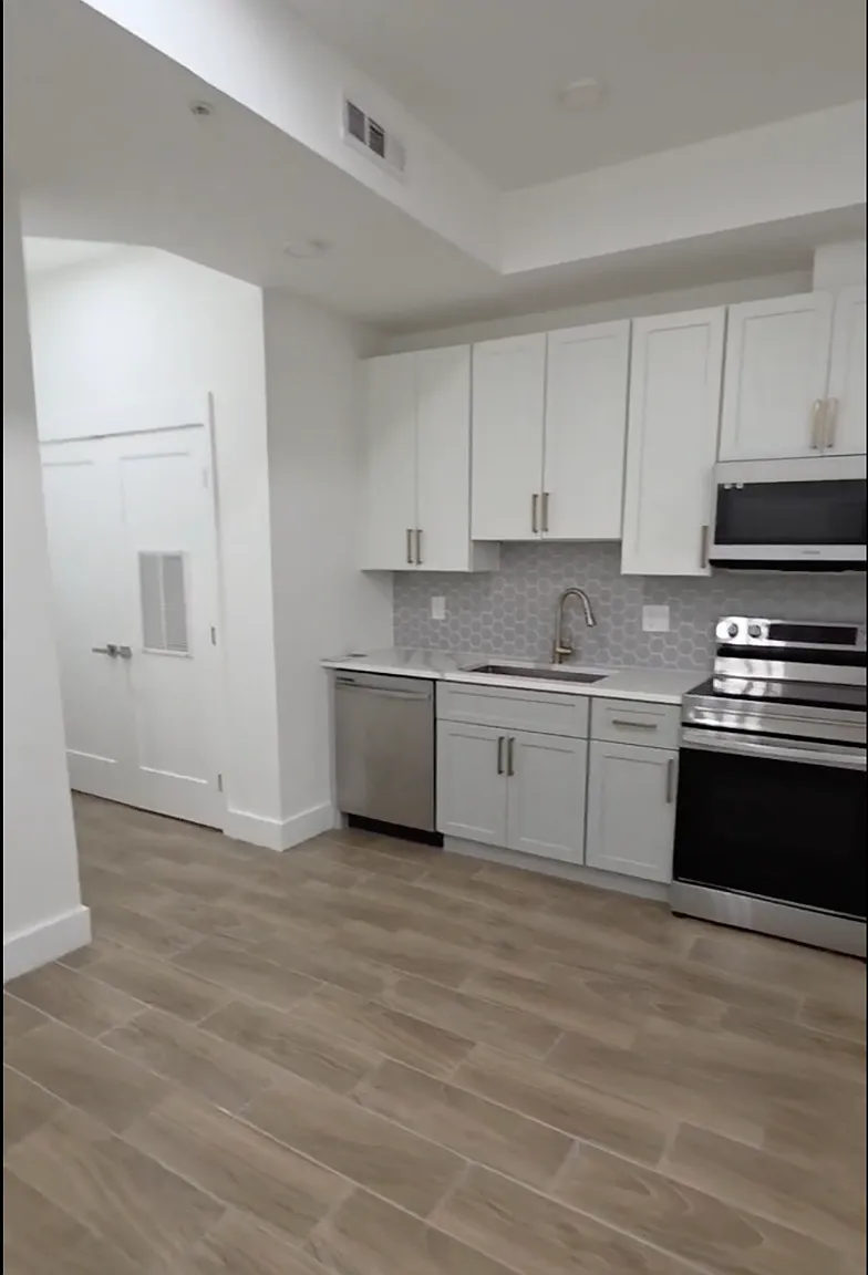 1 bed, 700 sqft, $1,900 — Photo 1