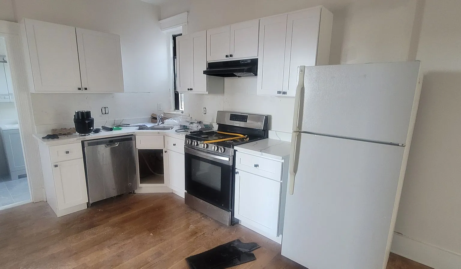 No Fee! Newly Renovated Luxury Split! Heat & Hot Water Included. Near T! Great for BU Students — Photo 1