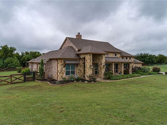 3rd image of 475 Cattlebaron Parc Dr