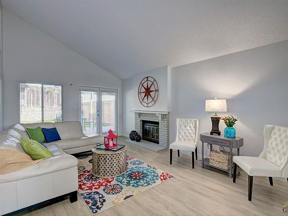 3rd image of 2713 Sunview Dr