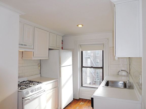 2nd image of 678 President St #3